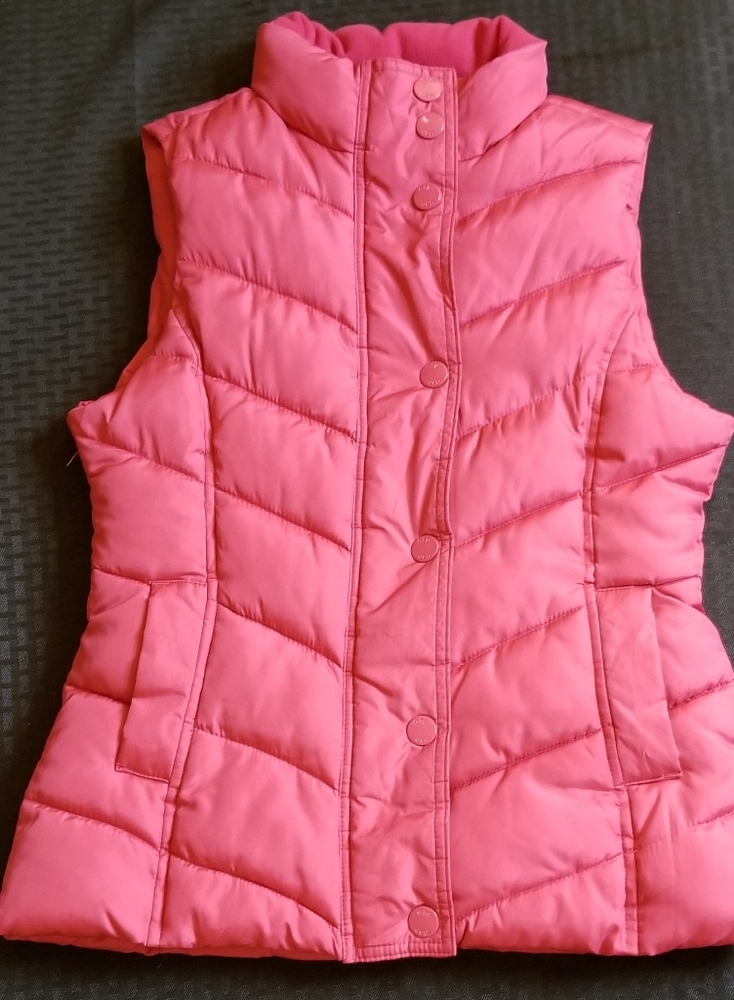 GAP womens puffer vest